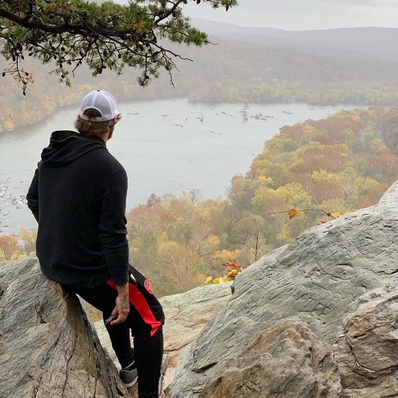 Meet your Posher, Cody - Picture 3 of 4